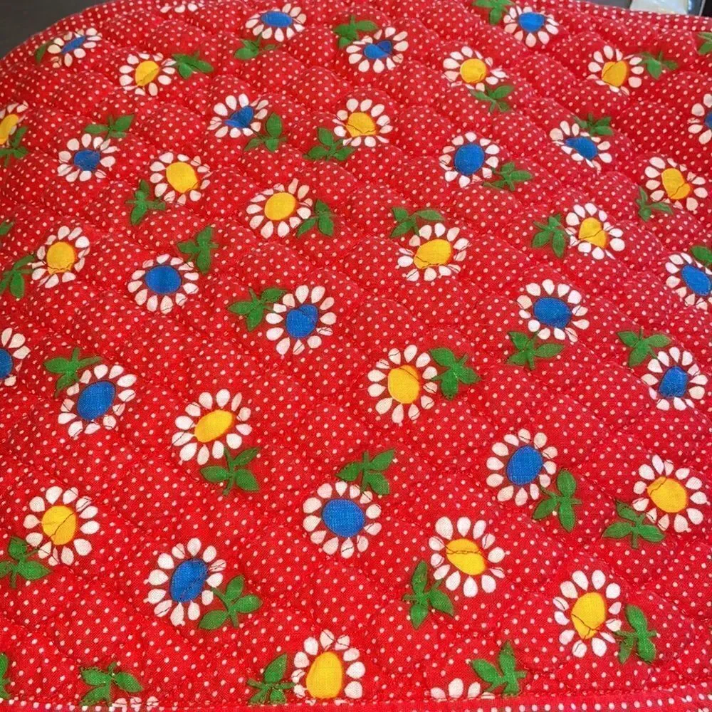 Vintage late 60s/early 70s six red quilted flower‎ power placemats